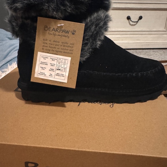 New Bearpaw Black Suede Boots with Faux Fur size 8 - Picture 10 of 10